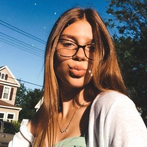 Meet your Posher, Adrianna